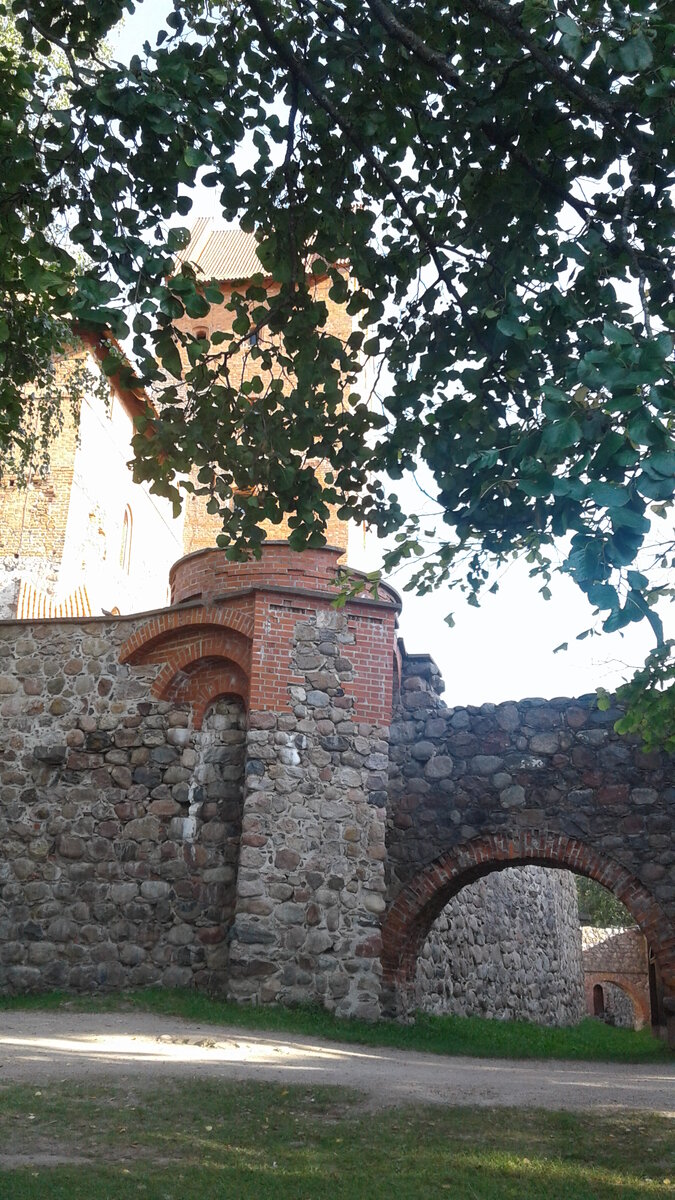 Возле замка