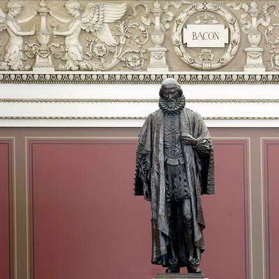 Памятник Фрэнсису Бэкону в Библиотеке конгресса США