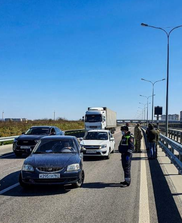 Крымский мост. Апрель 2020 года. 