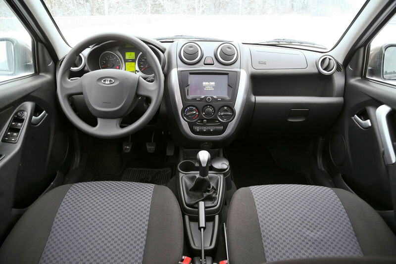 Lada Granta. Салон Гранты производит приятное впечатление, собран аккуратно и добротно.Аудиосистему ставят на Гранты начиная с комплектации Норма 012.