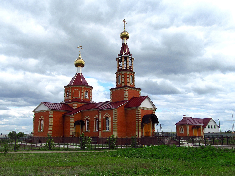 Православный храм в Саратовской области (фото автора)