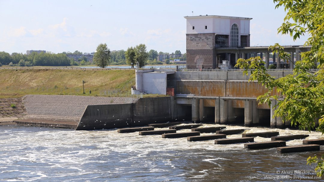 Рыбинская плотина. Гидроузел Рыбинского водохранилища. Рыбинская ГЭС Рыбинск. Рыбинское водохранилище ГЭС. Волжская ГЭС В Рыбинске.