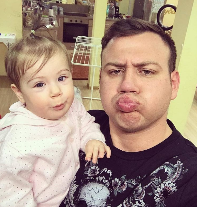 Дом 1 первые участники. Пап дома 2. Пап дома 2. Пап дома 2. Юля белая и ромашов.