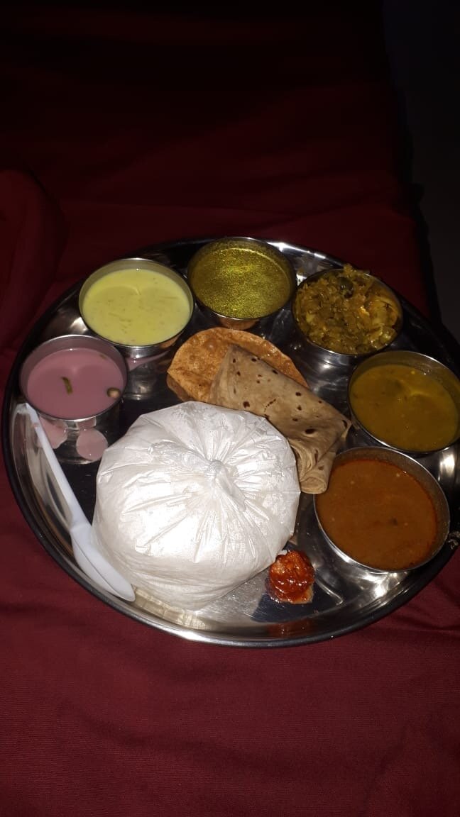 Такой обед обходился в 50 рупий(чуть меньше доллара)