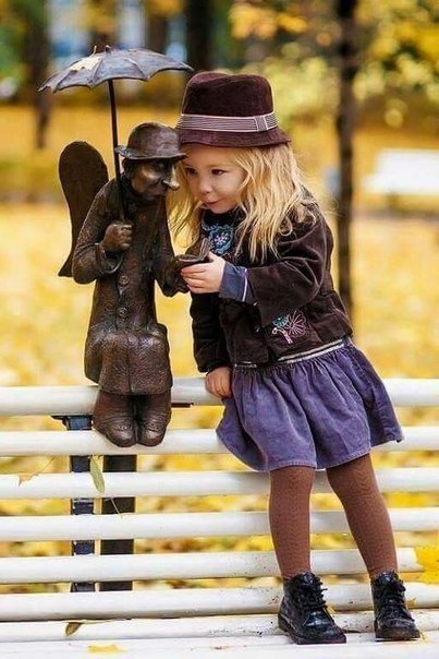 Ангел создан из бронзы кукольным мастером Романом Шустровым. Милый старичок с крылышками в Измайловском саду.