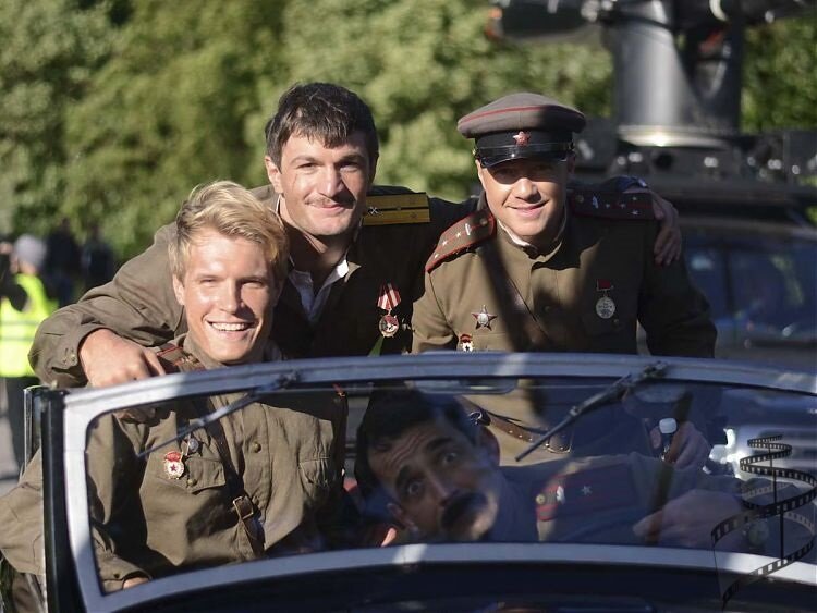 Кадр из фильма "На Париж"