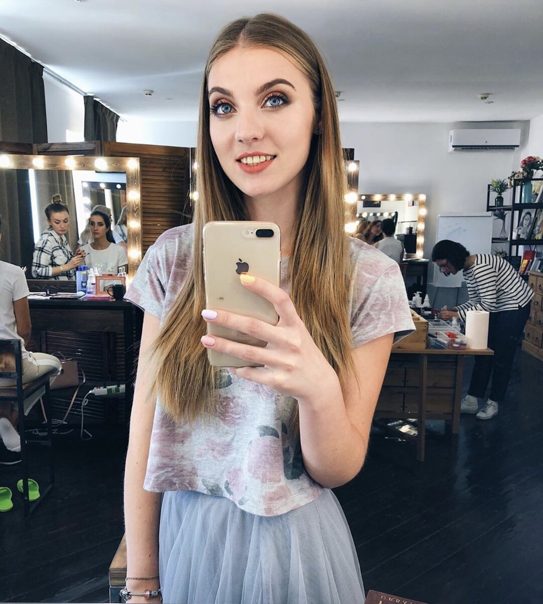 Так обычно выглядели мои волосы. Несколько лет я только иногда подравнивала кончики