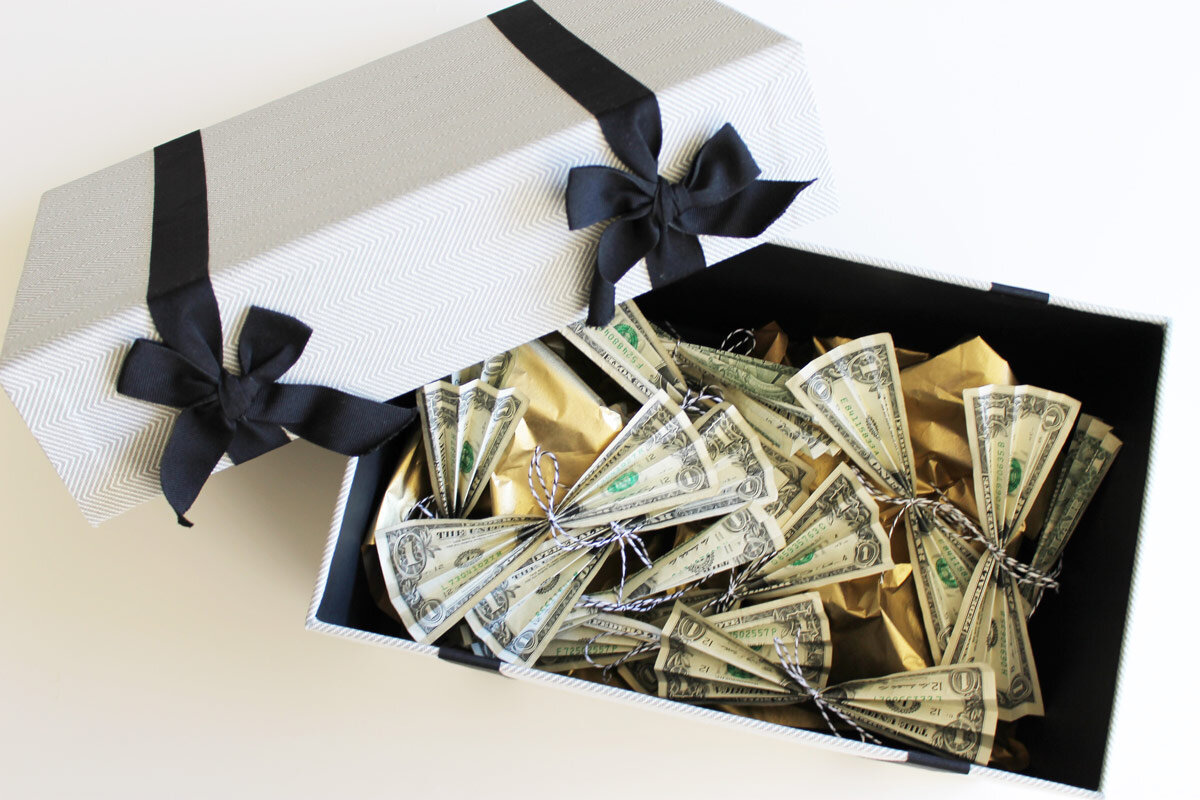 Как оригинально подарить деньги на свадьбу: 30 идей