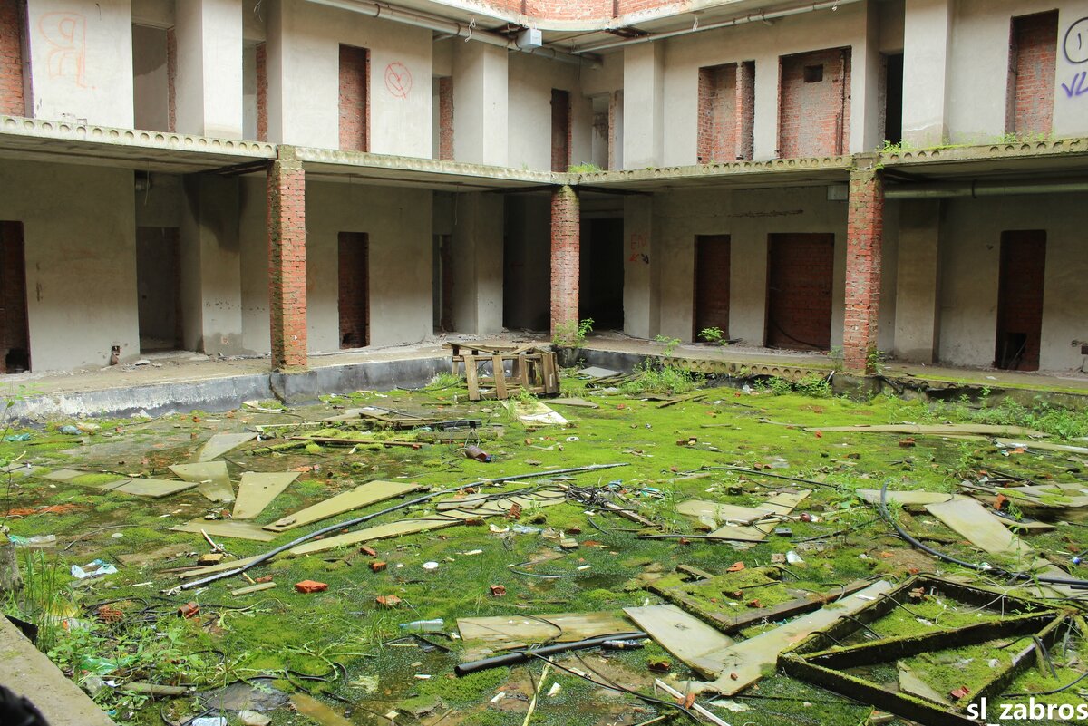 Центральный холл,тут планировался фонтан