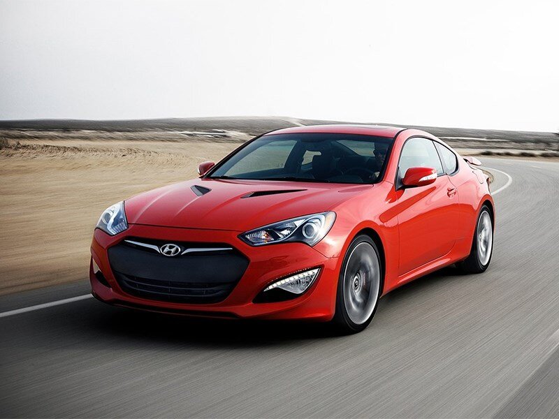  
 Директор по планированию продуктов Hyundai заявил, что хотел бы увидеть в модельном ряду преемника спортивной двухдверки Genesis Coupe 
12 лет назад в линейке Hyundai появилась модель Genesis Coupe — заднеприводная двухдверка на платформе седана бизнес-класса Hyundai Genesis с 3,8-литровым бензиновым мотором V6 мощностью 306 лошадиных сил и эффектным дизайном. Сегодня Hyundai ассоциируется прежде всего с седанами и кроссоверами, а Genesis и вовсе стал отдельным брендом, но директор по планированию продуктов компании Hyundai Скотт Маргасон заявил в интервью изданию Motor Trend, что в модельный ряд Genesis может вернуться купе.

Никаких конкретных разработок пока не существует, отметил он, однако если бы решение зависело только от него, то появление подобной модели не заставило бы себя ждать. Идеологический преемник модели Genesis Coupe непременно сохранил бы заднеприводную компоновку и бензиновый V6, а не стал бы модным нынче электромобилем, утверждает Маргасон. 