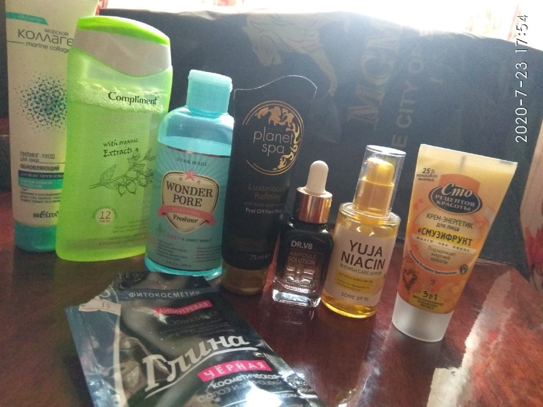 Хоть и не весь, но основной вечерний уход. Крем-энергетик для лица мне очень нравится: он быстро впитывается, имеет нереальный аромат манго и кокосового молочка. Рекомендую!  