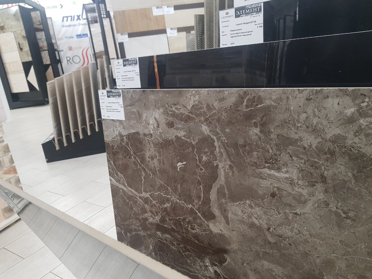 Плитки практически все имеют абстрактный рисунок