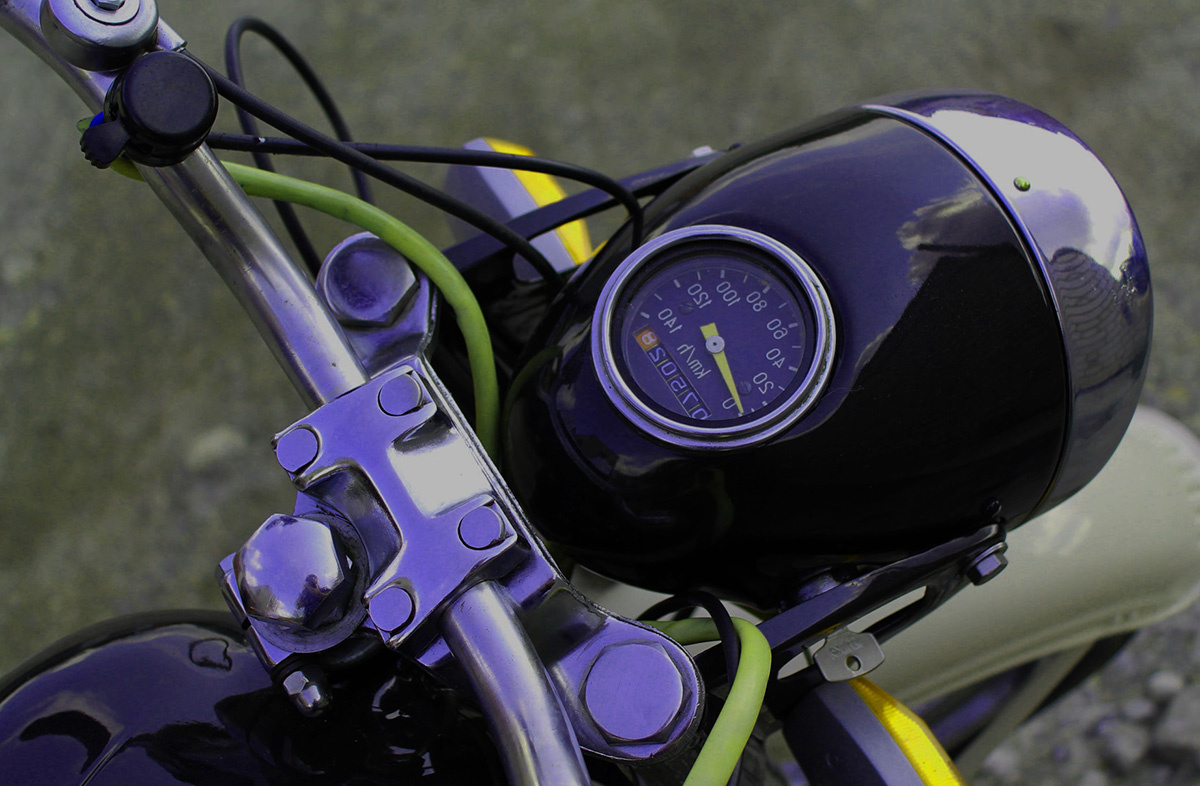 ВОсход 2М выпускался с 1976 по 1979 г. данные мотоцикл марки Восход стали выпускать после Ковровца К-175. Конструкторы постарались убрать недостатки предыдущих моделей и увеличить качество. 