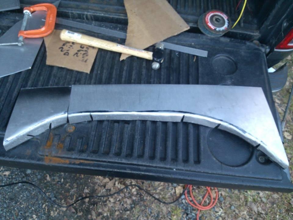 Арка, само­сто­я­тель­но сде­лан­ная из листо­во­го металла