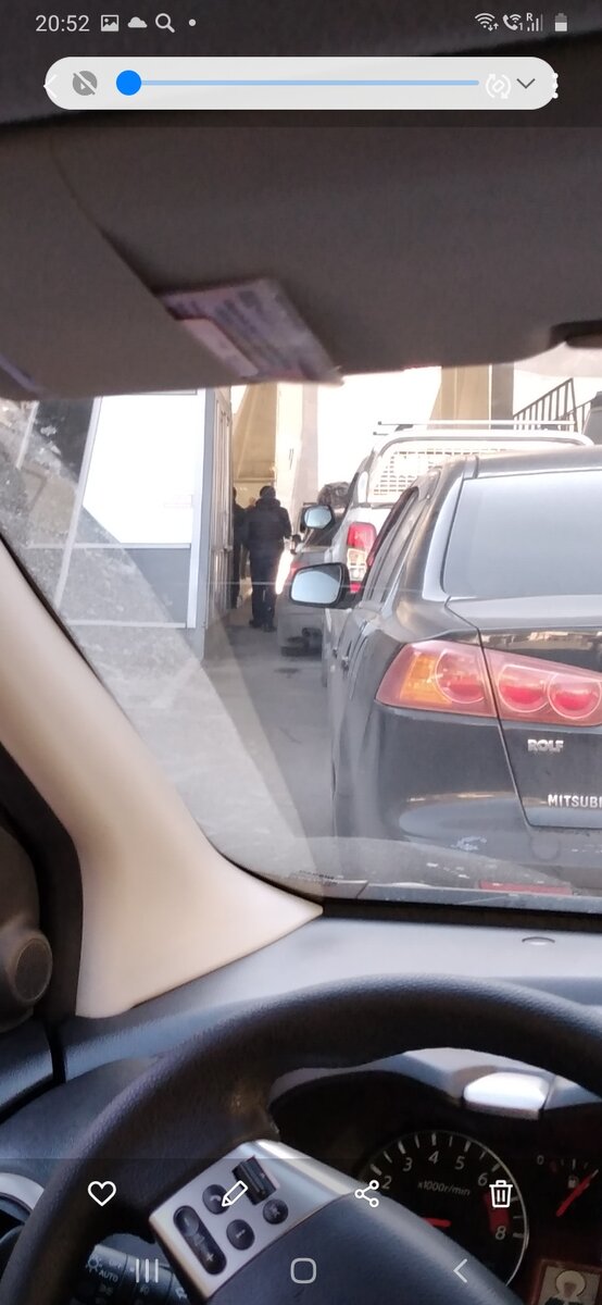 Очередь на границе Верхний Ларс. Мы еще в России