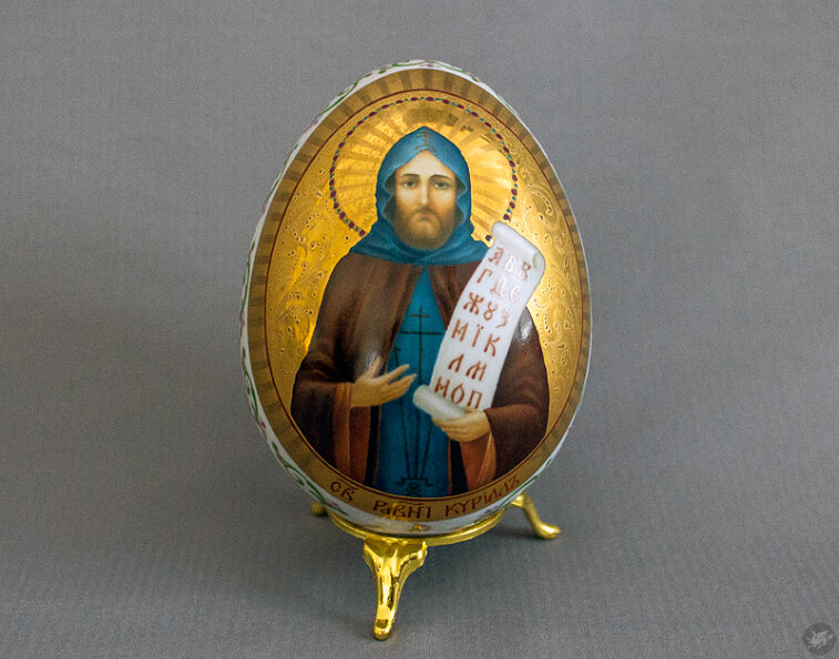 Яйцо пасхальное "Св. Кирил". Надглазурная роспись, эмали, золочение, цировка. 105 Х 77мм