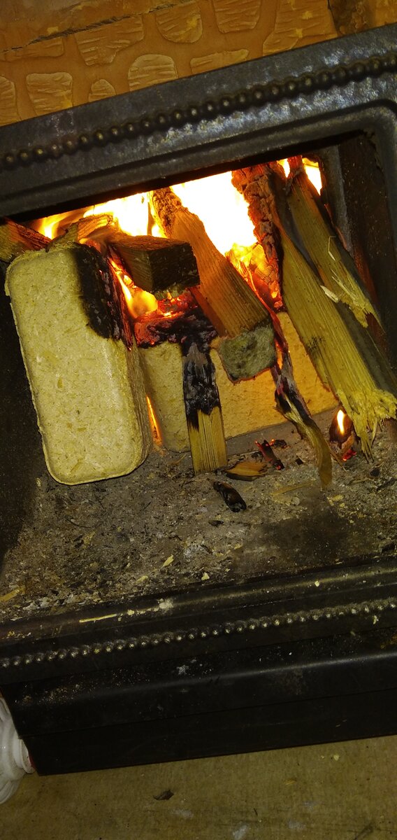 Сухая растопка очень быстро разожглась 