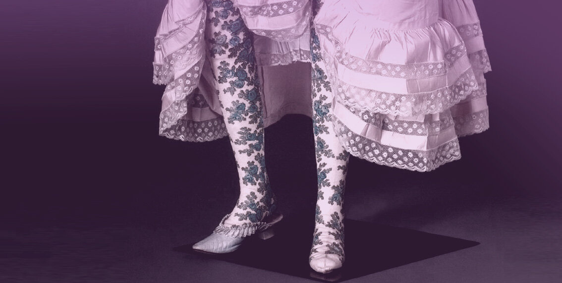 Женские чулки под оборками платья, нарядно? 