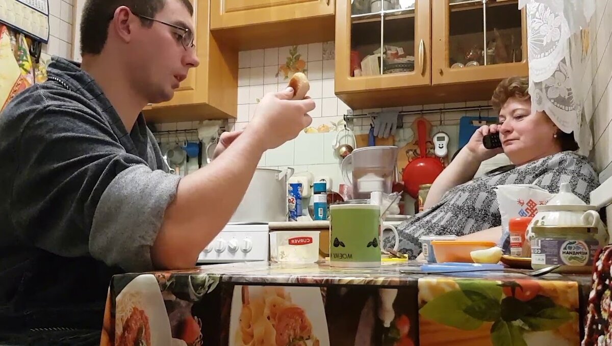 Мама звонит дочери