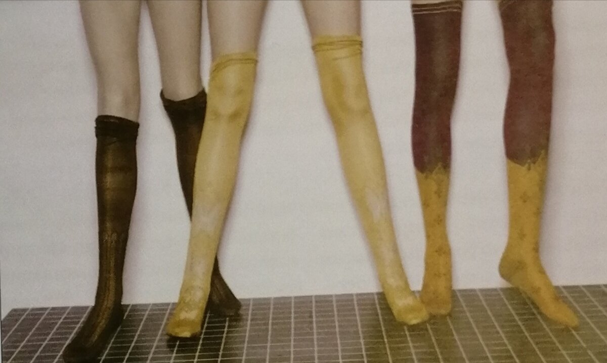 Английские чулки XIX века, отличались разнообразием и богатством. 