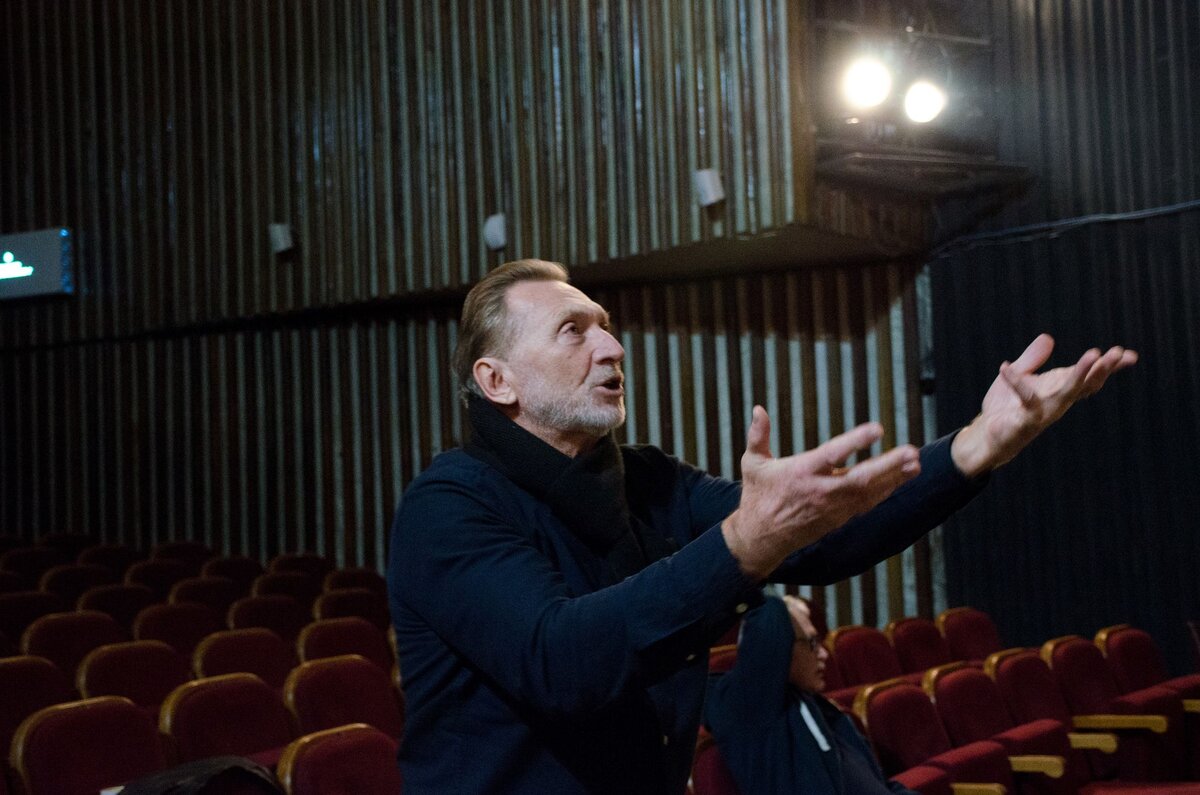 На фото Владимир Пивоваров во время одного из прогонов спектакля "Дон Кихот"