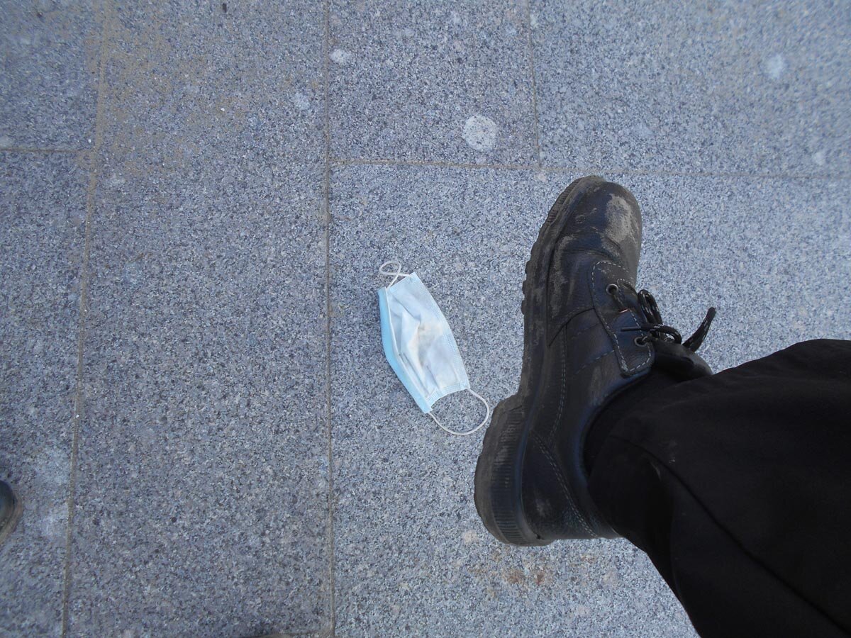 Когда нибудь масочный режим падет. Дожить бы!