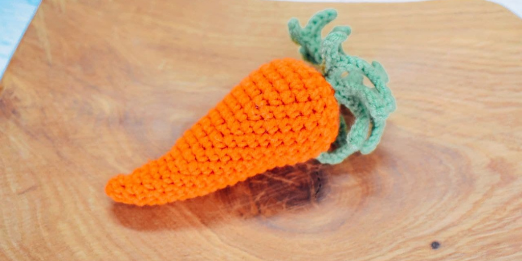 Вязание крючком, игрушка и элемент декора Морковка