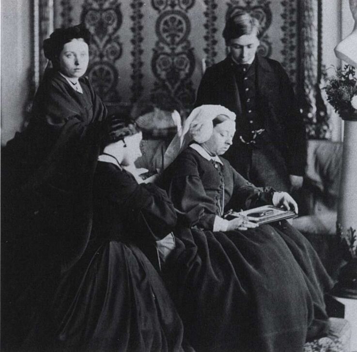 Королева Виктория с семьей