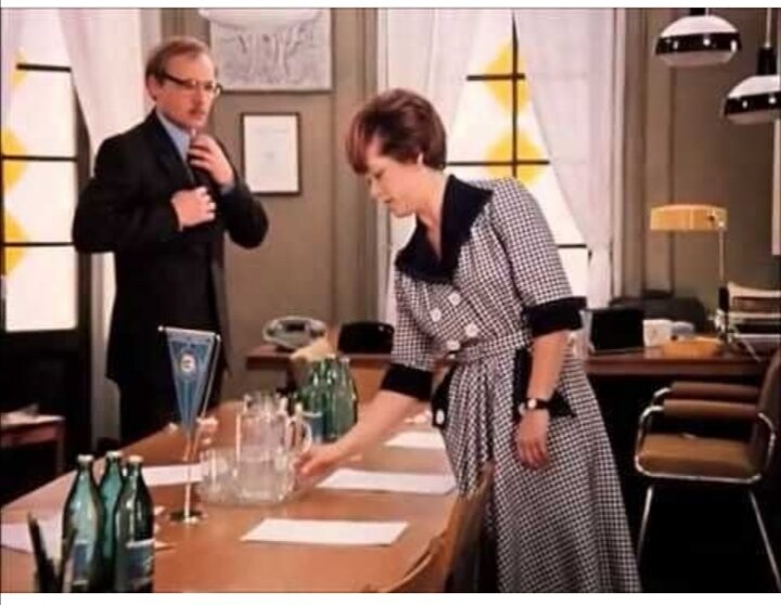 Кадр из фильма "Служебный роман", из интернета.