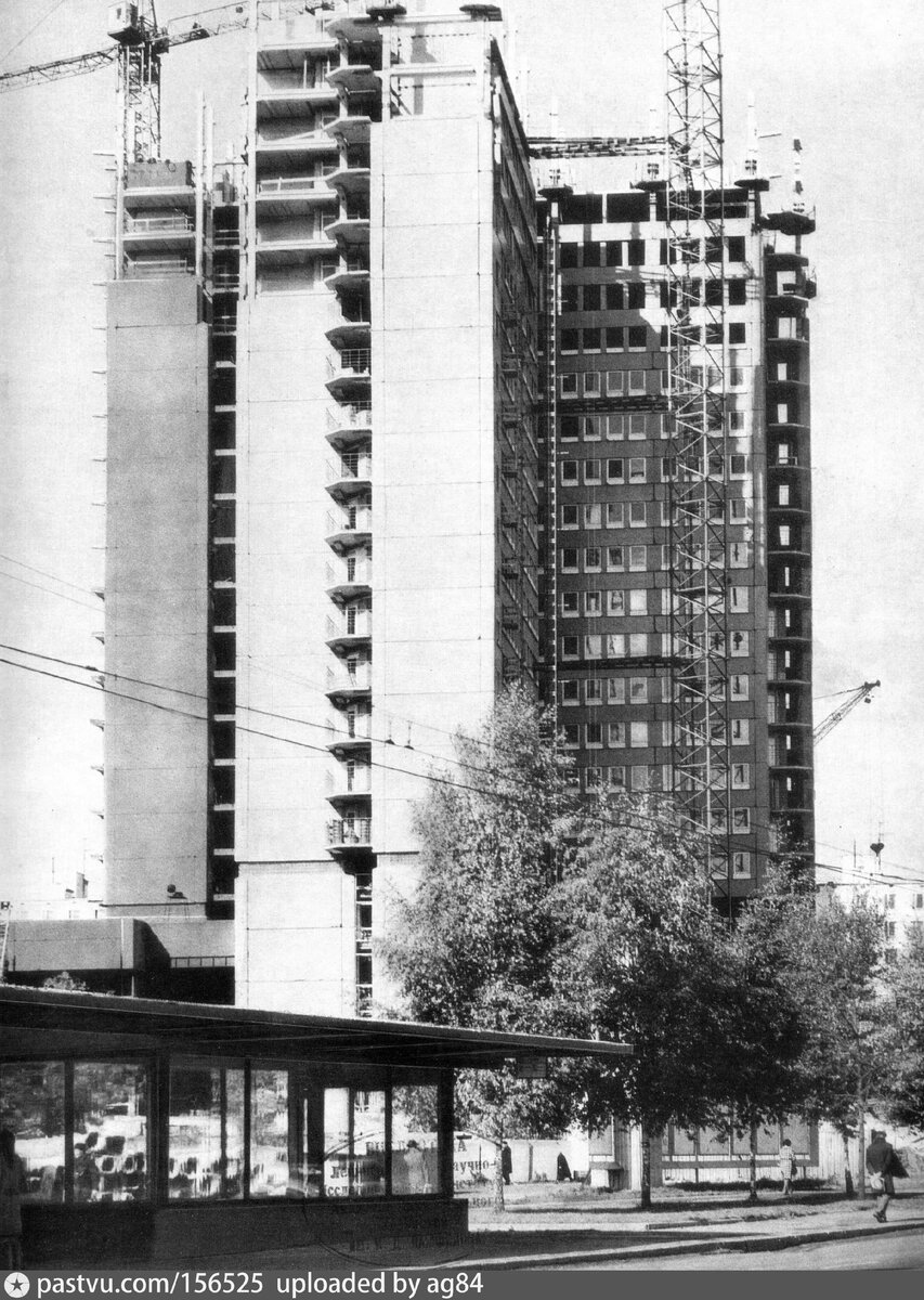 Строительство гостиницы "Молодёжная", 1978. С сайта www.pastvu.com.