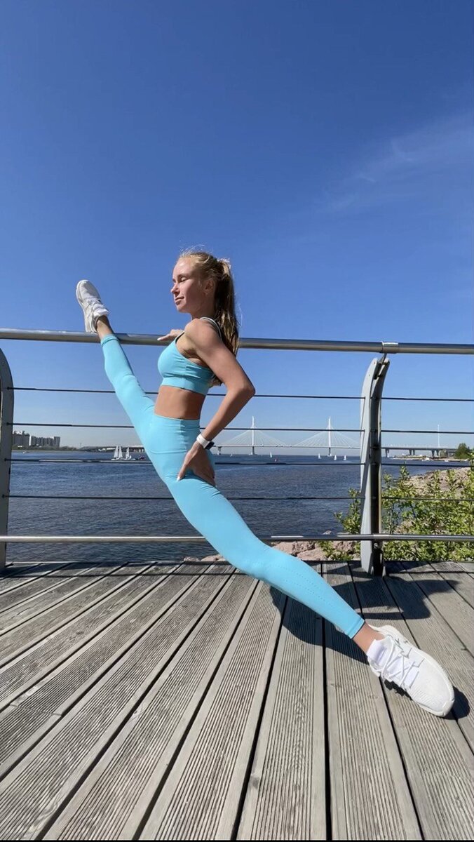 Топ и лосины из коллекции STELLAR, цвет ярко-голубой