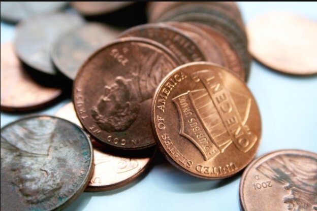 Согласно прогнозу экспертов, курс доллара может еще опуститься — до ₽50 этим летом или даже на этой неделе. Но если он начнет падать ниже, то может вмешаться правительство, так как это некомфортный уровень курса для бюджета.