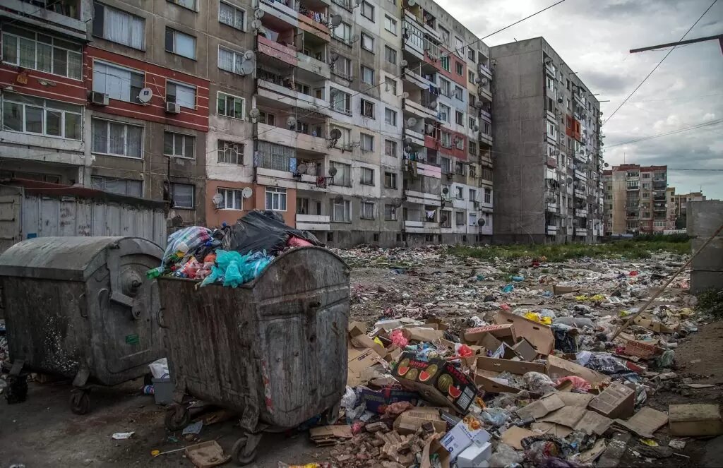 «Курица — не птица, Болгария — не заграница»… Кому принадлежит авторство этого выражения, узнать вряд ли удастся, но точные сроки его появления известны — 60-ые годы прошлого века.-7