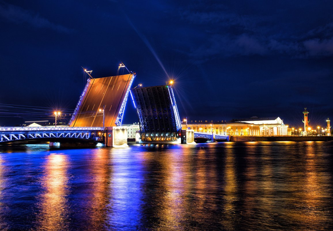 Петербург ночью. Фото из Интернета.