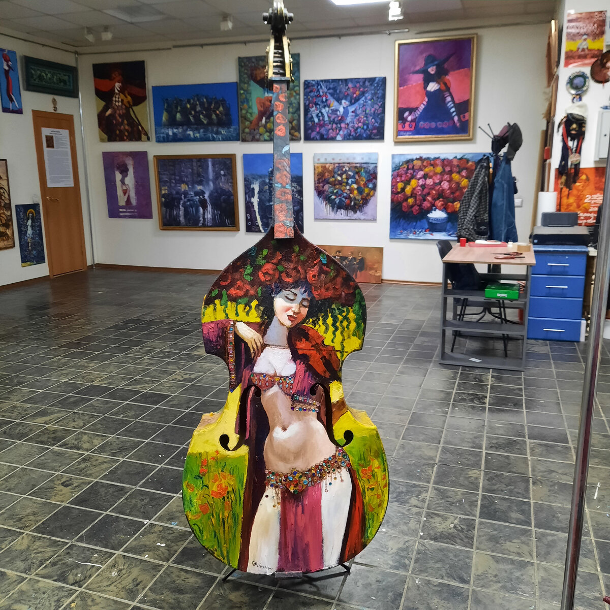 К сожалению, у нас есть имеются только фото инструмента в уже преображенном виде.