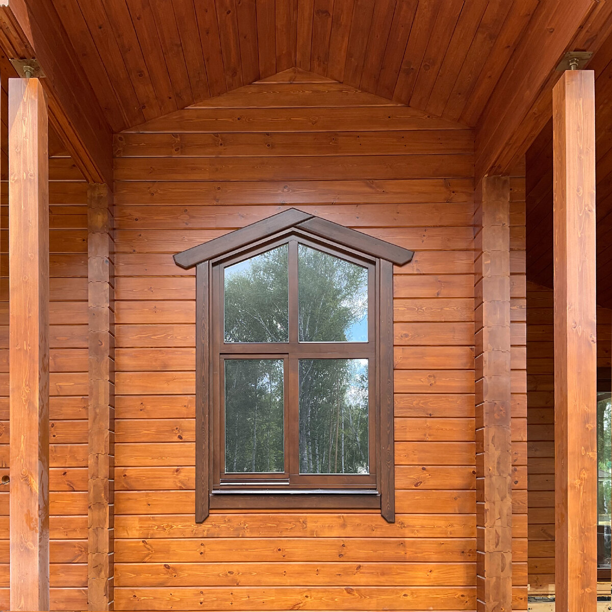 Окна в доме из клееного бруса, проектирование и строительство: компания DOMOY