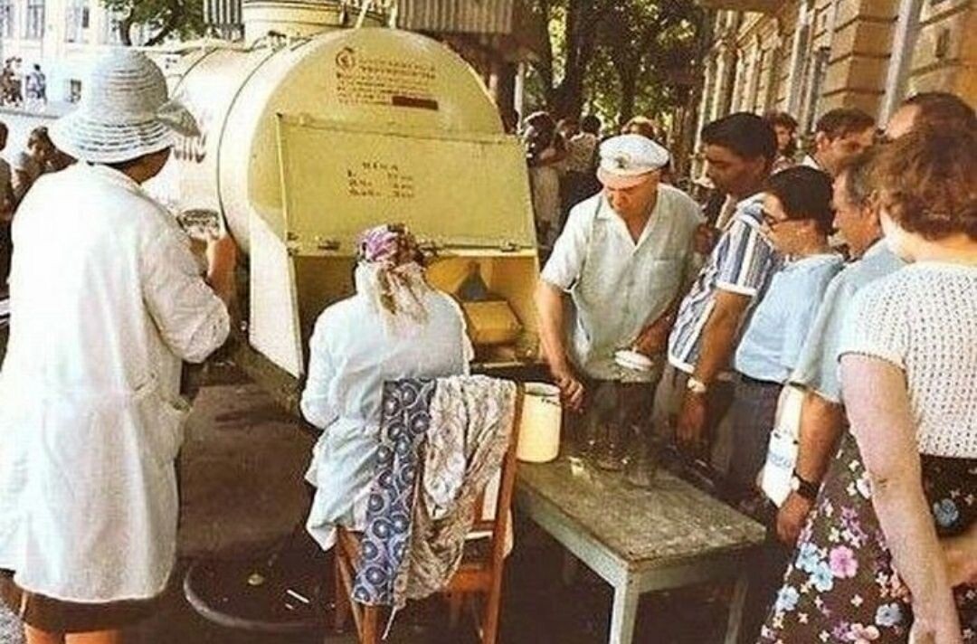 Помните вкус кваса из бочки ? А очередь за ним?