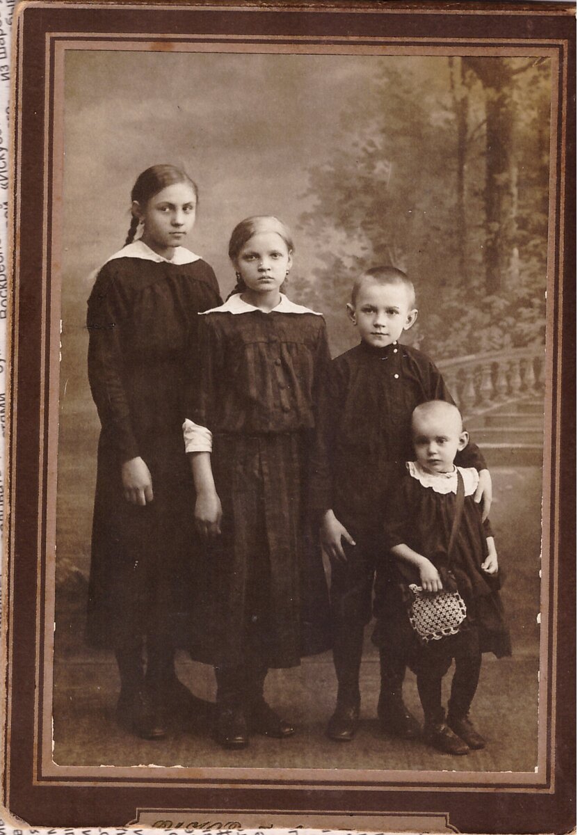 Анна, Антонина, Фёдор и Александра. Санкт-Петербург, нач. XX века