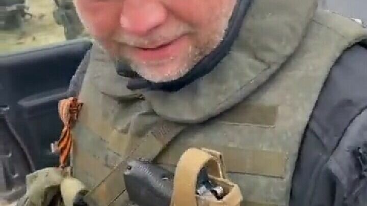     Депутат Госдумы от Ростовской области Александр Бородай во время поездки на машине чуть не подорвался на мине, это сообщается в телеграм-канале военного корреспондента Чингиса Дамбиева,