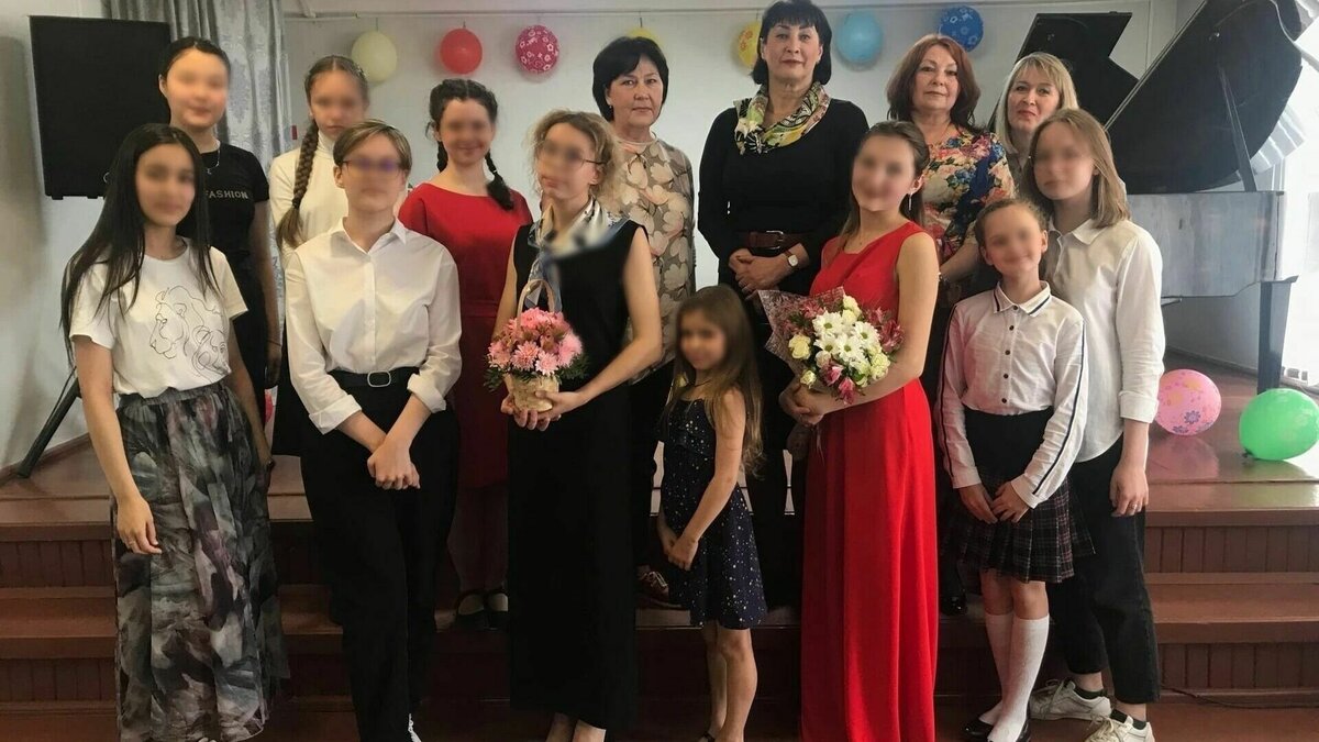     Родители учащихся считают, что опытным преподавателям создали невыносимые условия, и написали открытое письмо в их защиту.