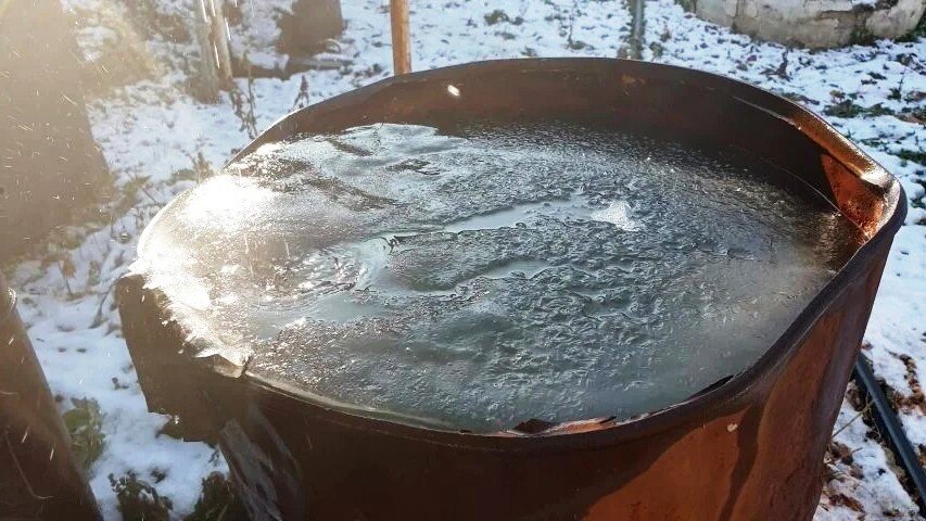 Бездонную бочку водой не наполнишь вас просят к телефону