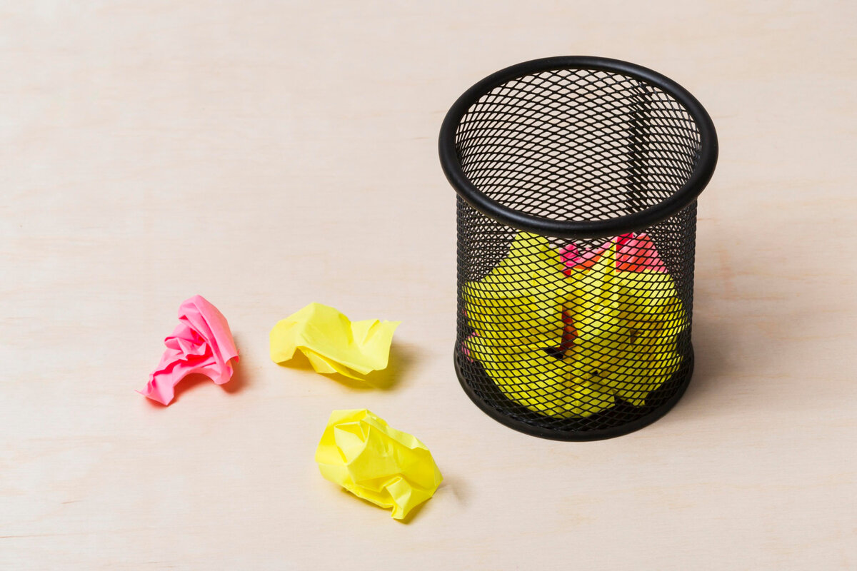 Изображение от <a href="https://ru.freepik.com/free-photo/high-angle-of-colorful-stickers-in-basket_10370979.htm#query=windows%20os%20recycle%20bin&position=16&from_view=search&track=ais">Freepik</a>