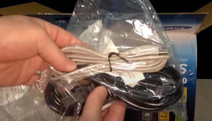 Фото 3. USB кабель для подключения принтера к компьютеру, а также сетевой кабель