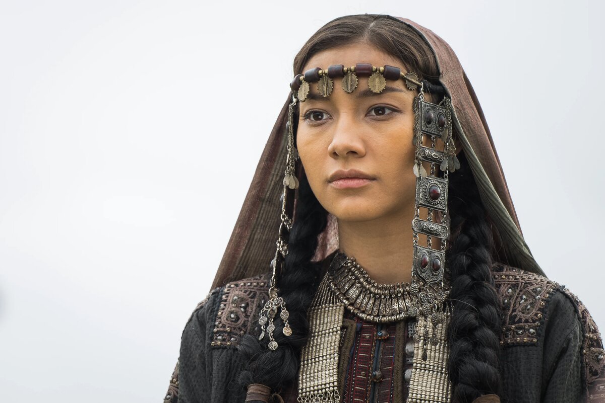 Красивая женщина есть. А вот истории любви нет.