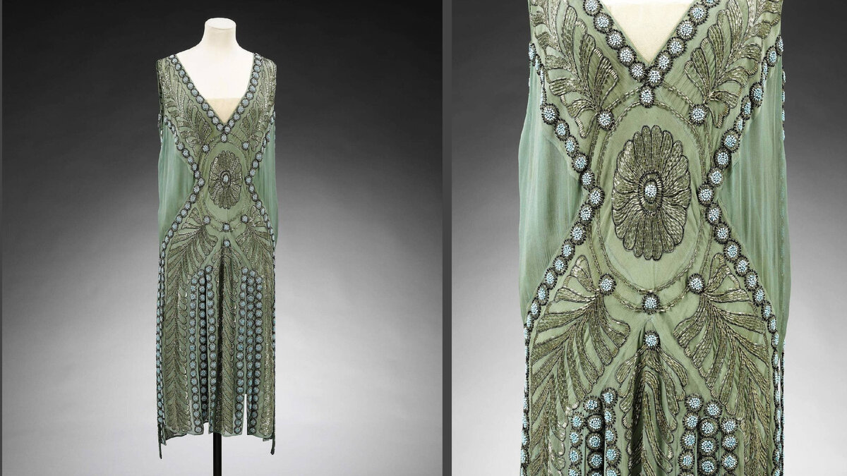 Вечернее платье Эмили Григсби, длина 111 см, ширина 63 см. Шелковый жоржет на подкладке из шифона, Франция, 1925 г. © Музей Виктории и Альберта, Лондон