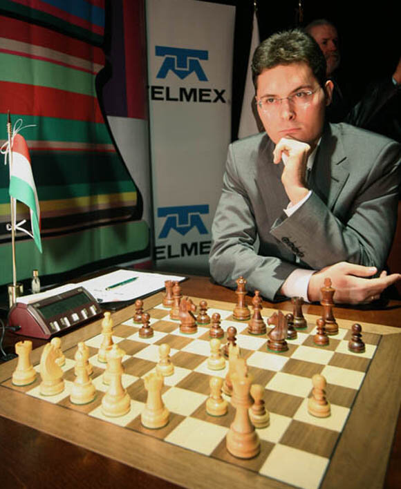 Из известных гроссмейстеров первым постулировал данный принцип Петер Леко (на фото). Ему не хватило совсем чуть-чуть чтобы обыграть Крамника в матче за мировую корону.