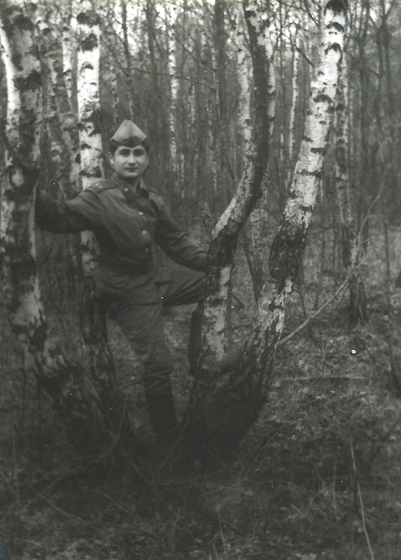 повар Расим среди березок...