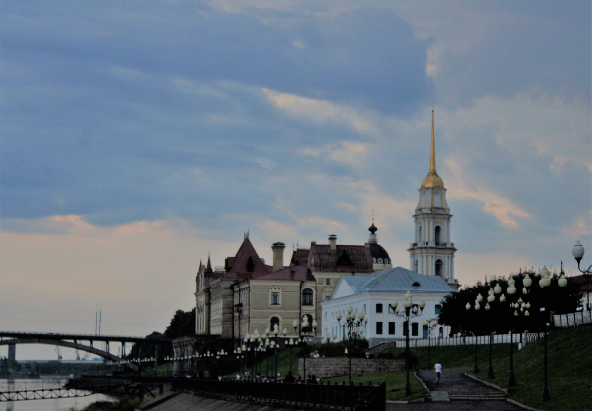 Набережная в Рыбинске. Листайте, чтобы увидеть больше фото.