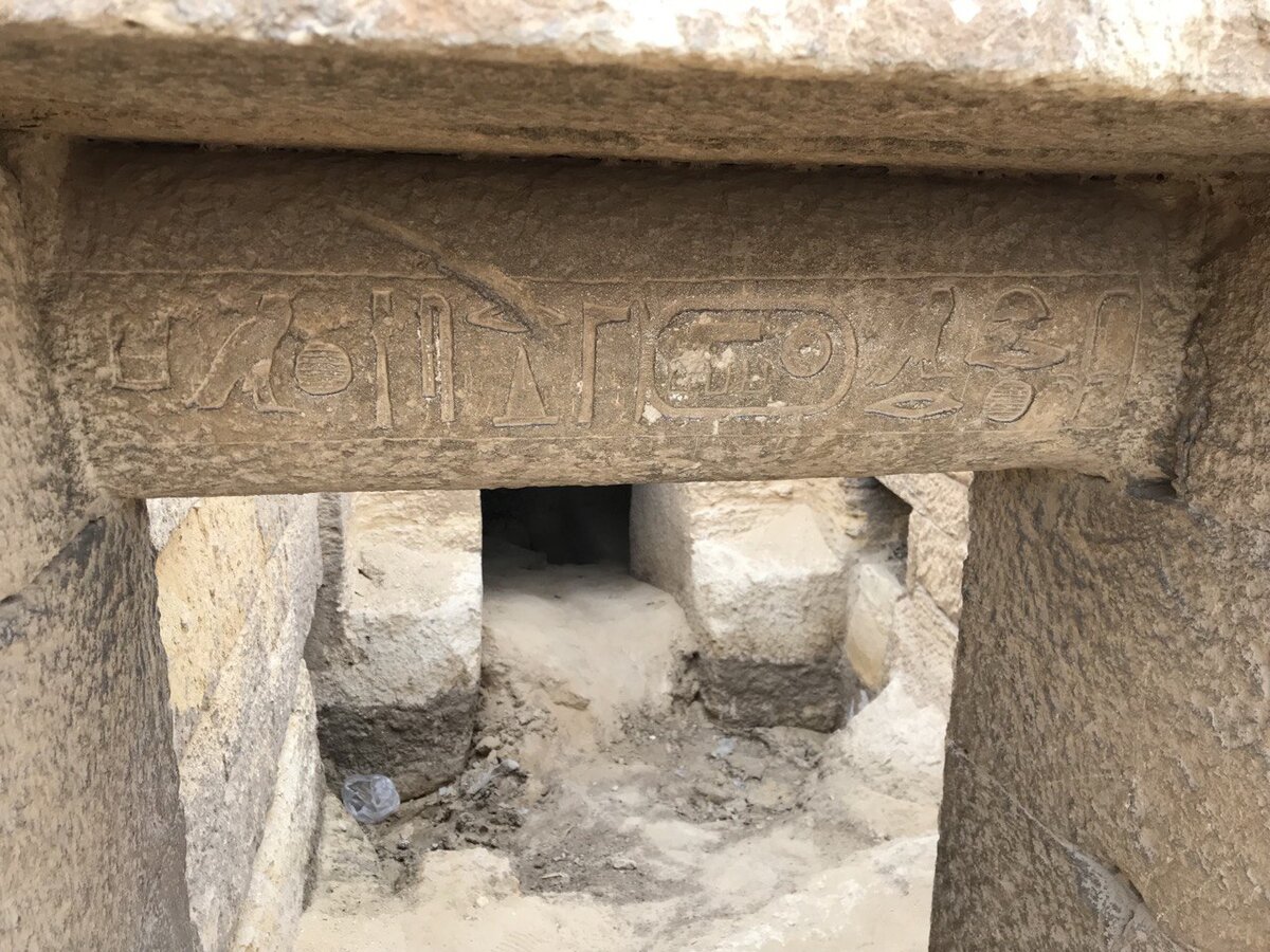 Некрополь Гизы возле пирамиды Микерина