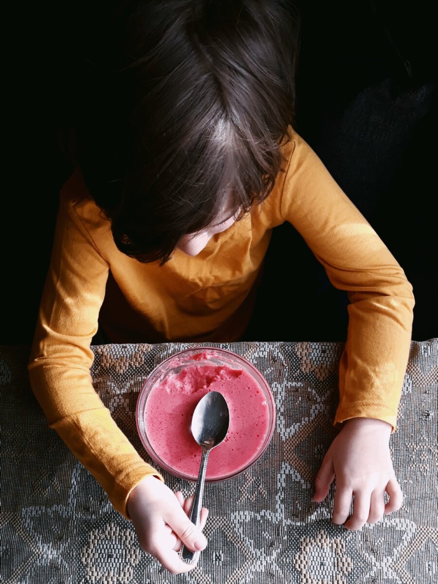 старший сын ест мусс